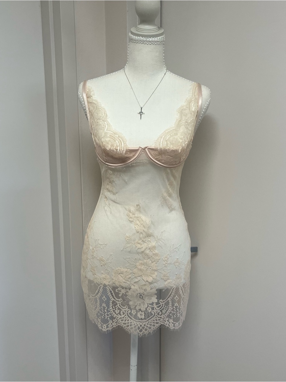 VENUS Blush Lace Underwire Chemise